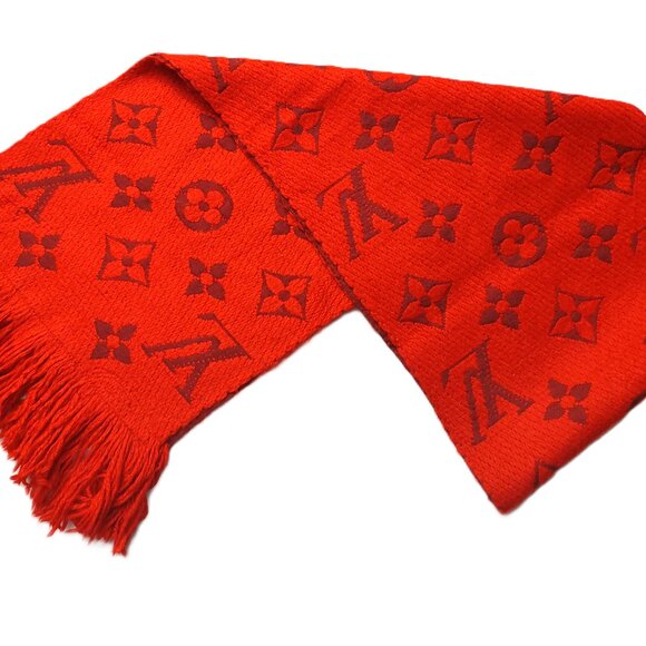 Louis Vuitton LV Monogram Logomania Red Wool Scarf Pre-Owned - Picture 4 of 15